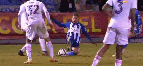 阿森纳连续两个赛季进欧冠8强，为09-10赛季后首